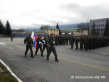 Slvnostn odovzdanie baretov  pre jednotky NRF 2014